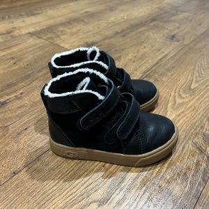 UGG toddler rennon II sneakers